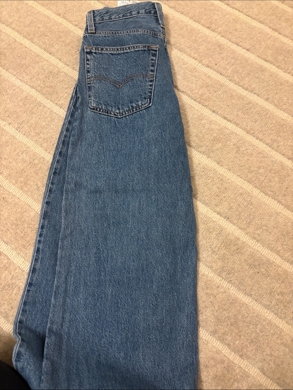 Levis - Picture 2 of 2
